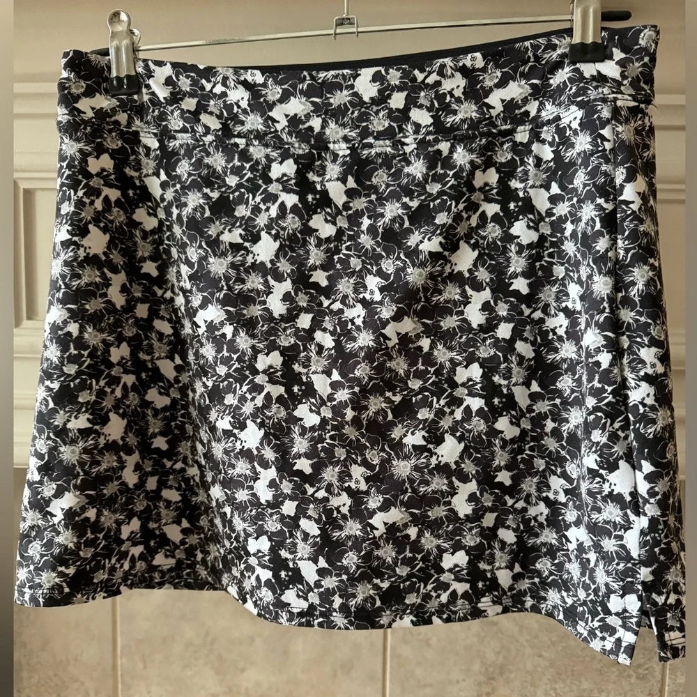 Tranquility by Colorado Clothing Women's Golf Skirt- Small- Black Print